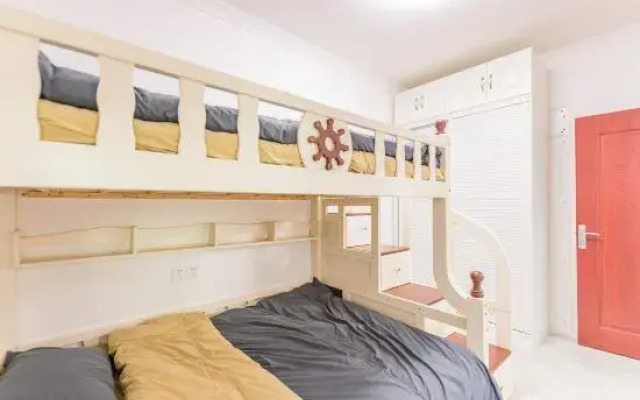 Beihai Fengcheng Homestay (Beihai Old Street Shop)