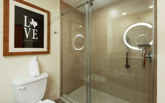 DoubleTree by Hilton Hotel Galveston Beach