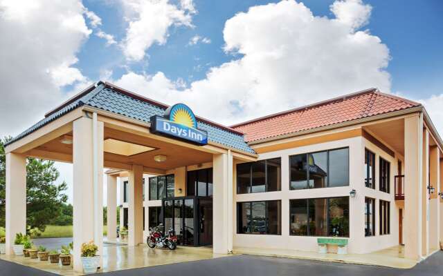 Days Inn by Wyndham Clinton