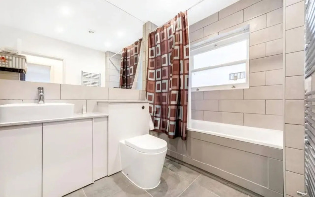 Modern 2 Bedroom Home With Private Garden