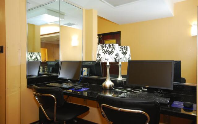 Paradise Inn & Suites