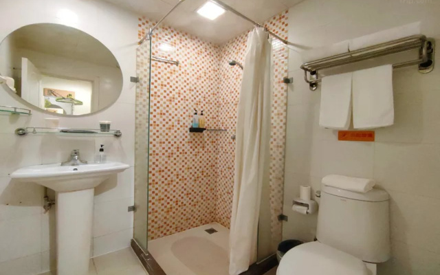 Home Inn (Guangzhou Tianpingjia Metro Station)