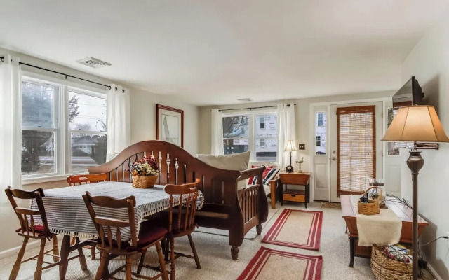 King Charles Avenue 1303