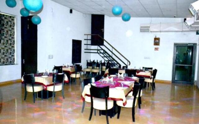 OYO Rooms Umed Club Road Rai Ka Bagh