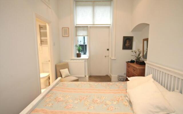 FG Property - Chelsea, Chelsea Embankment, Flat 9