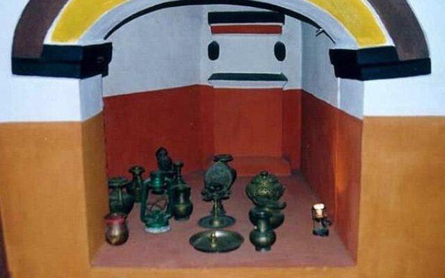 Gaun Ghar