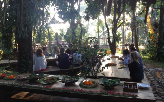 Omunity Bali