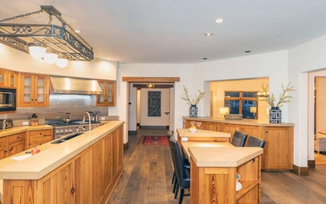 Slopeside Villa by Exceptional Stays