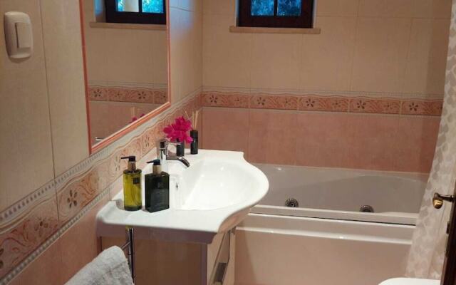 Stunning 8-bed Villa in Estoi