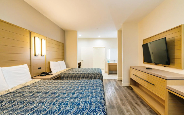Palace Inn Blue IAH East