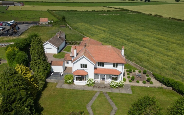 Green End House