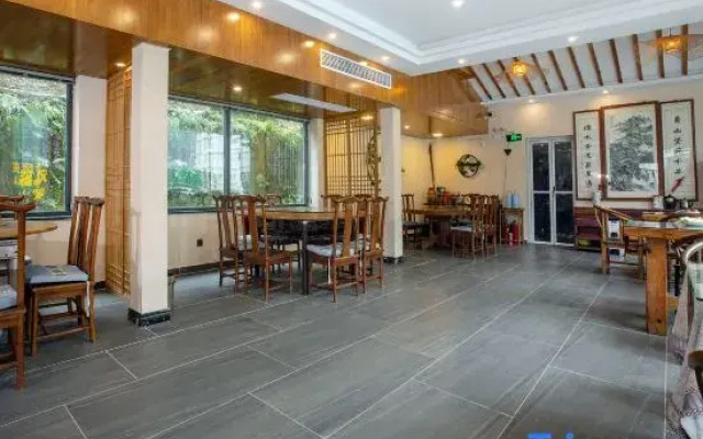 Yinxi Tangquan B&B