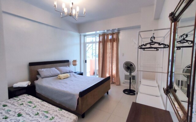 Dr Calayan's 2BR Condo at Pico De Loro