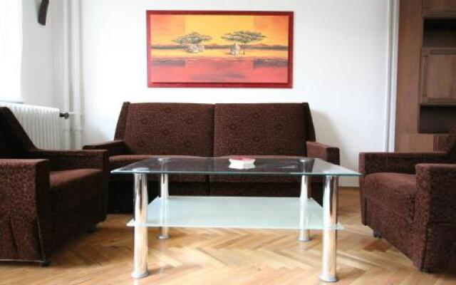 Andrássy Apartment with Inside Parking
