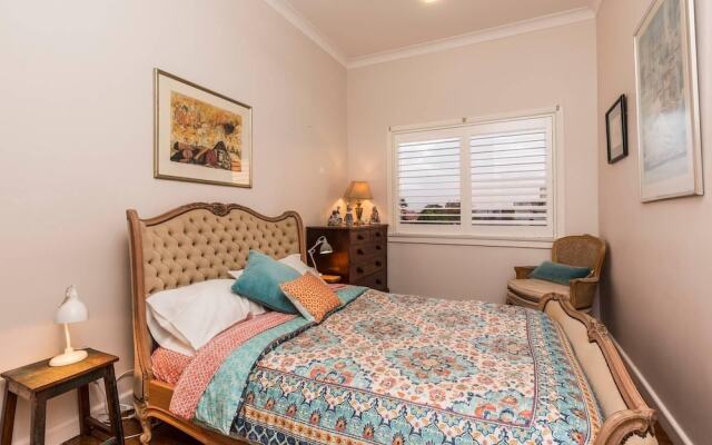 Deco Penthouse With Sydney Harbour Views