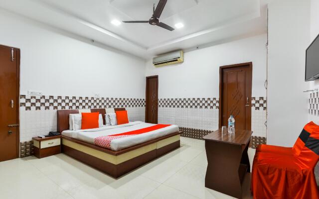OYO 7609 Hotel Dolphin
