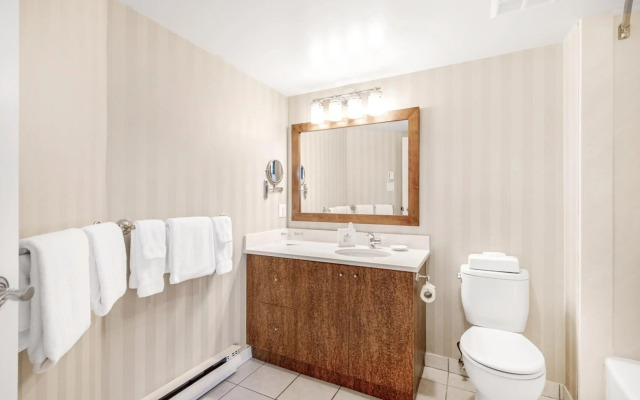 Victoria Regent Waterfront Hotel & Suites