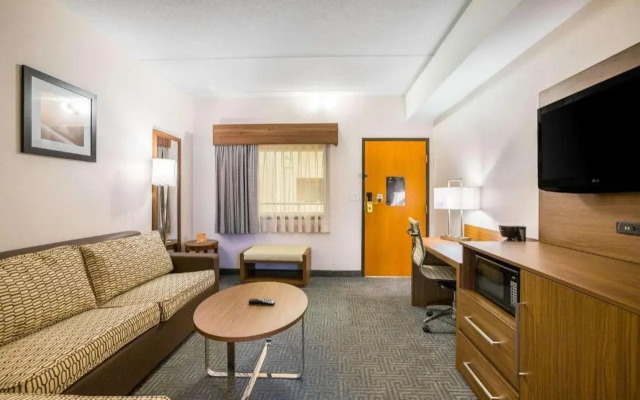 Quality Suites Lansing