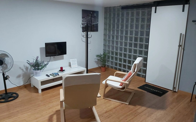 Loft Santa Cruz, Acoran