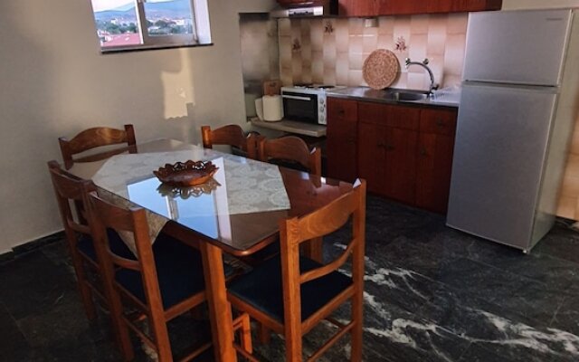 Lefkadi Apartments by the sea
