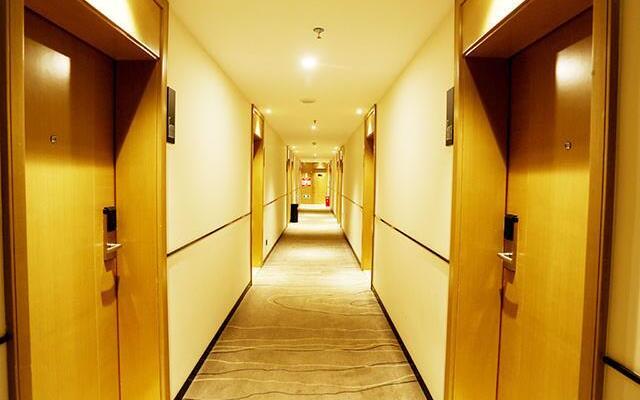 City Comfort Inn Huanggang Xishui Xionghu Road