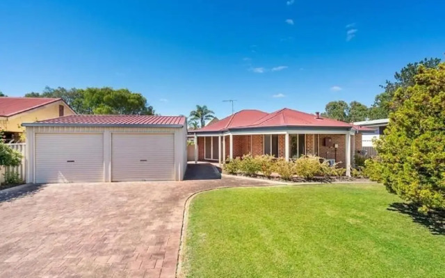 Hidden Gem Getaway in Dunsboroughs Heart