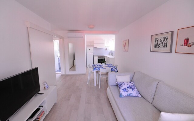 A2 - Luxury apt in Center, Just 5min From Beach