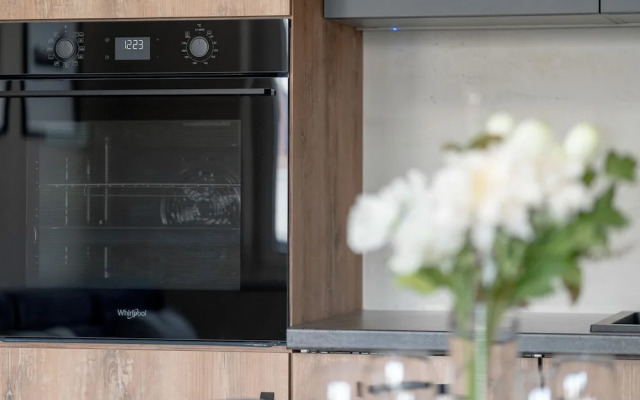 Apartment With Parking by Renters