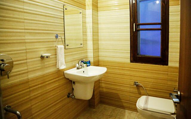Capital O 4302 Hotel Imperial Lodge