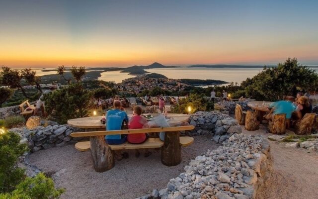 Stunning 1-bed Apartm. Near the Beach in M. Lošinj