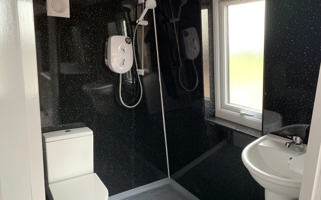 Acdc Glamping, Campervan , Caravan and Tent Resort