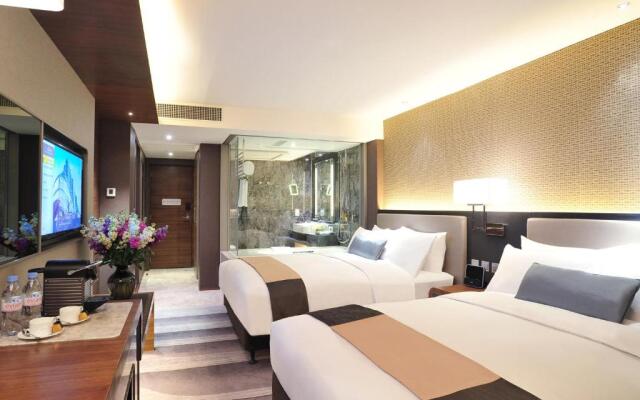 Royal Plaza Hotel