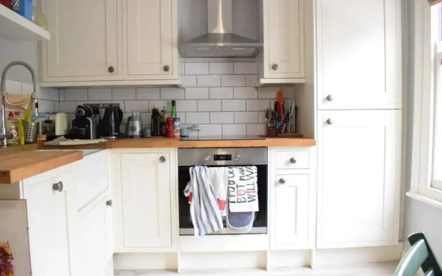 1 Bedroom Ladbroke Grove Flat
