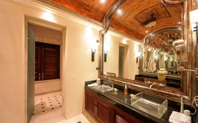 Sunny Vacation Villa 95