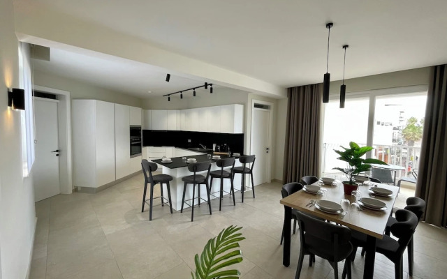 Bugibba Square Seafront LUX Apartments