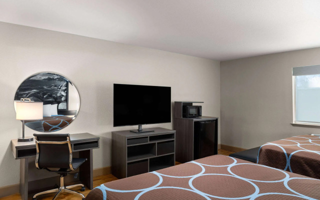 Super 8 by Wyndham Fallon