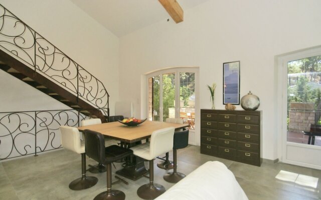 A hidden paradise in the beautiful surroundings of Saint-Remy-de-Provence!