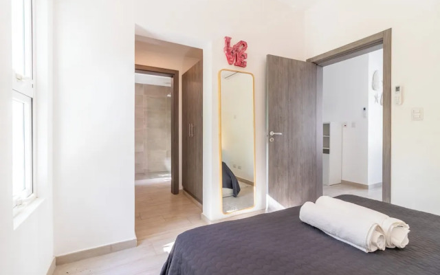 Modern 2BR Apartment - Paseo del Mar