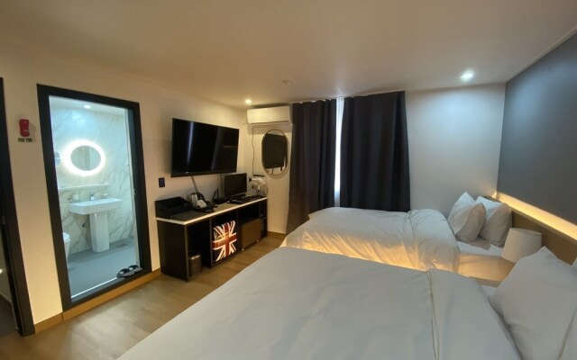 The Leeds Hotel