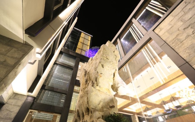 Hu Hua Yun Qing Yi Wan Hotel (Shanghai International Tourism and Resorts Zone Wild Animal Park) — 4-star hotel in Shanghai