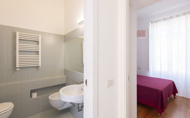 Auditorium Luxury Three Bedroom Apartment