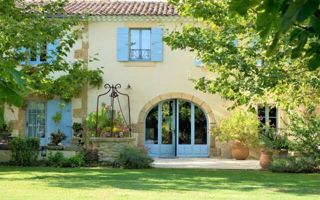 Mansion With 5 Bedrooms in Grans, With Pool Access, Furnished Garden a