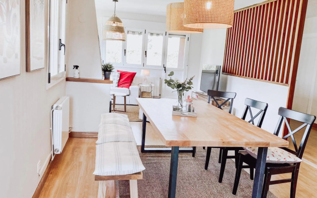 Bella Kalma, acogedora casa con parking, jardin y wifi