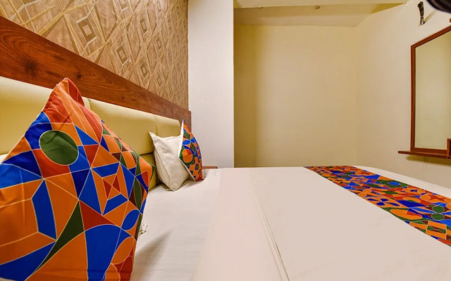 OYO Flagship 19036 Hotel Royal Raj