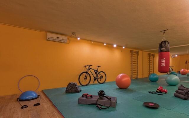 Beautiful Luxury Independent Villa With 13 Sleeps -prugnolo