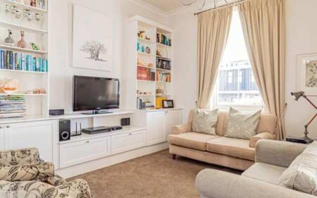 Lovely Holiday Home w Private Courtyard Six Selbourne