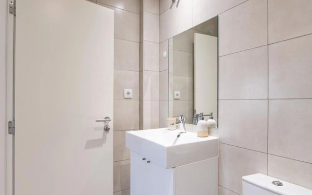 Monsanto Hill House - NO. 565 -1 E