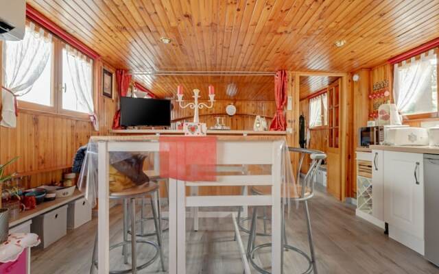 Comfortable House Boat in Homps with Roof Terrace