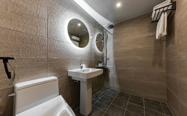 Brown Dot Hotel