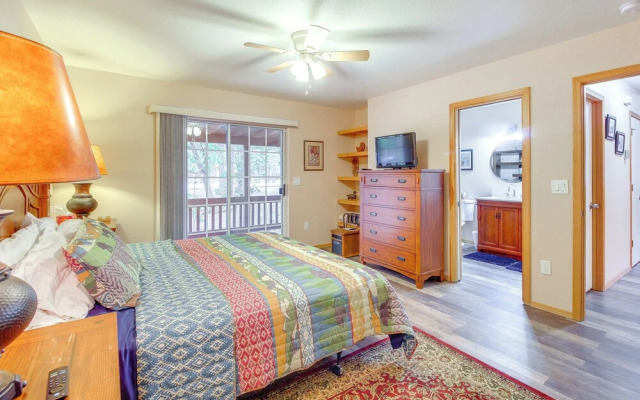 4 Mi to Lake: Pet-friendly Cabin in Pinetop